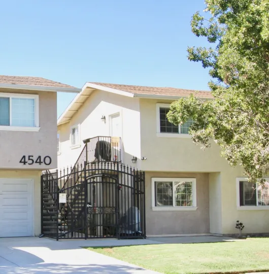Beautiful condo Fully Gated Community with a garage and close to downtown
