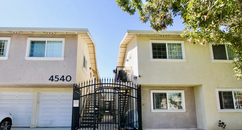Top floor condo in a fantastic location! fully gated and garage