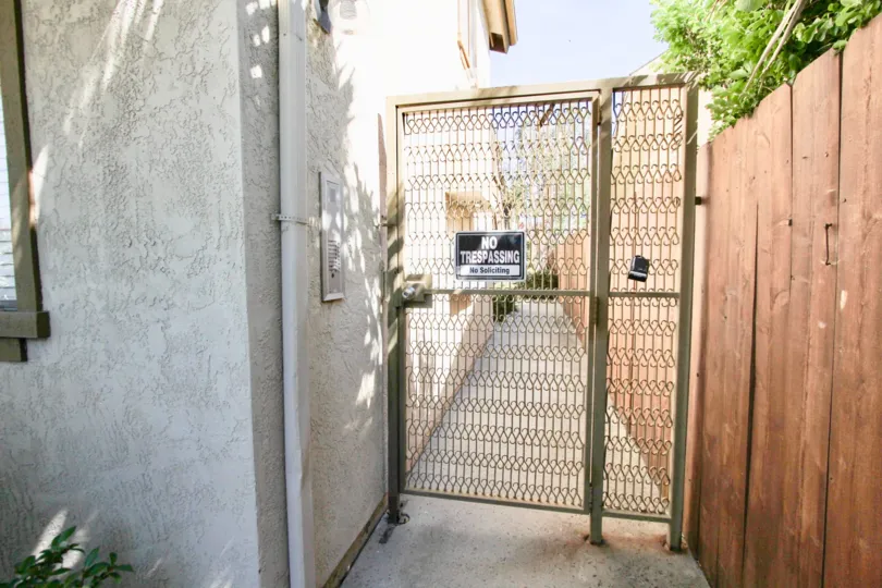 A SUNNY DAY IN THE UTAH TERRACE WITH A BUILDING THAT HAS BOARDED NO TRESPASSING