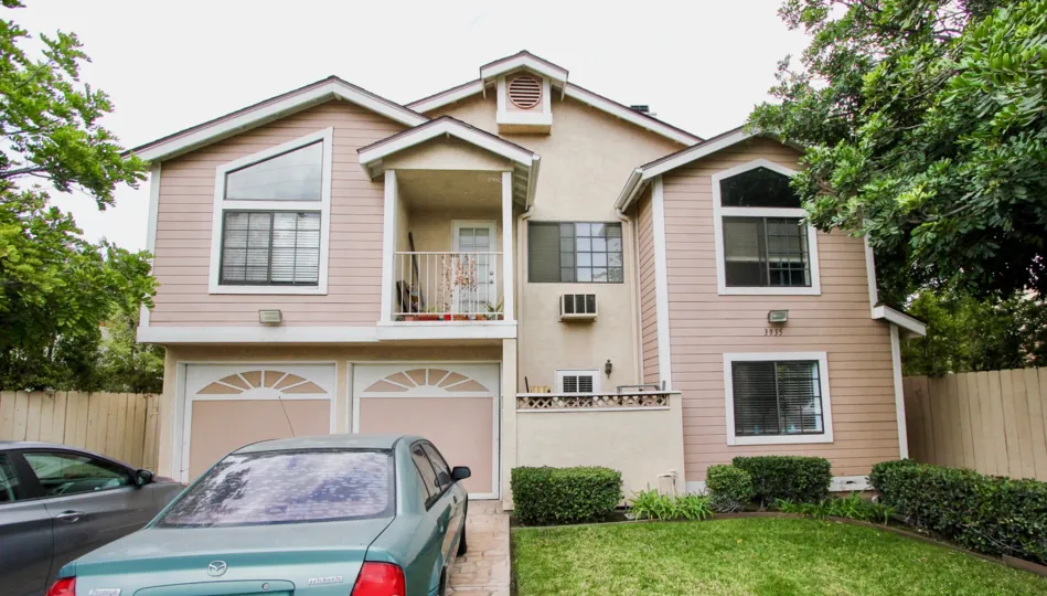 32nd Street Condos  , North Park  ,California, two cars,white sky