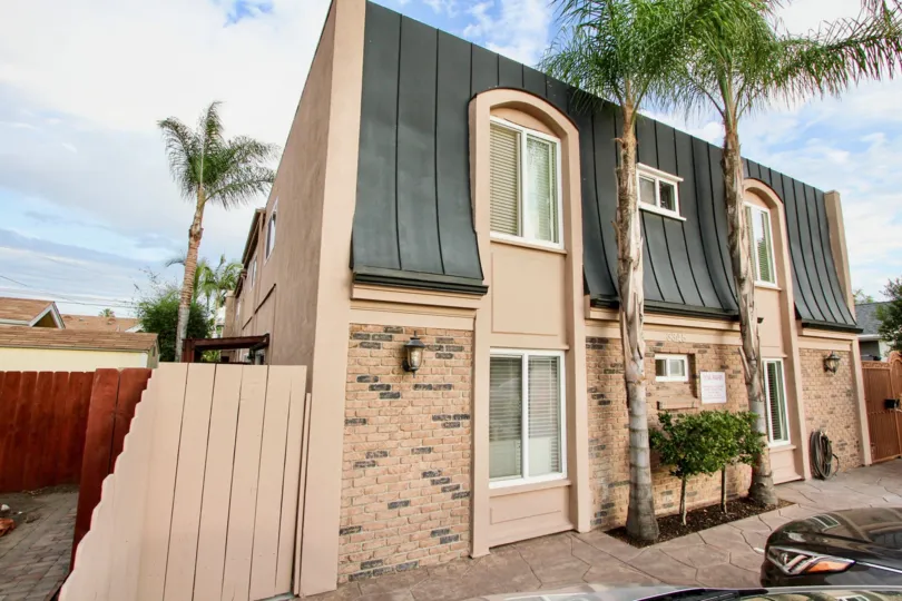 Exceptional Morley Field location in lovely, well-maintained, building just a short walk to Balboa Park and North Park restaurants and shops