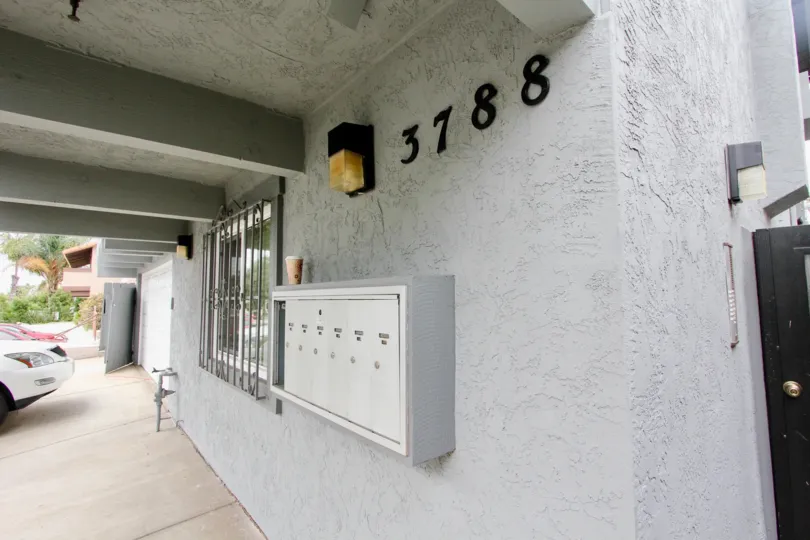 In 3788 Grim Ave, Postal Box is attached to the wall and cars is parking