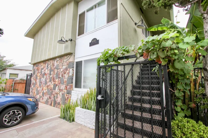 4381 Oregon St  , North Park  ,California, white sky,plants