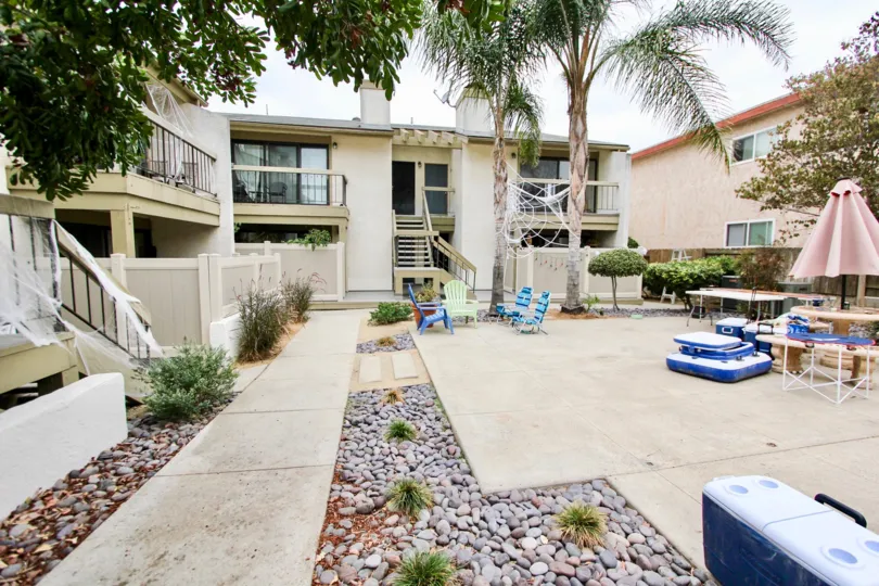 Outdoor lounge area at an Alabama 12 residence in North Park