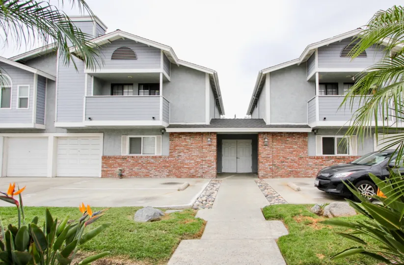 Arizona Park  ,: North Park  , California, grey building,lawn
