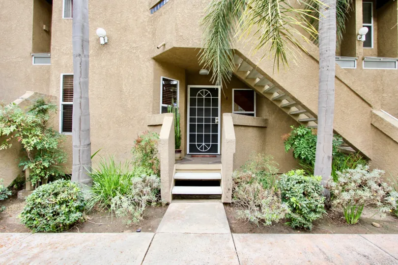 A sunny day in the area of Balboa Park Villas, door, stairs, palm trees, bush