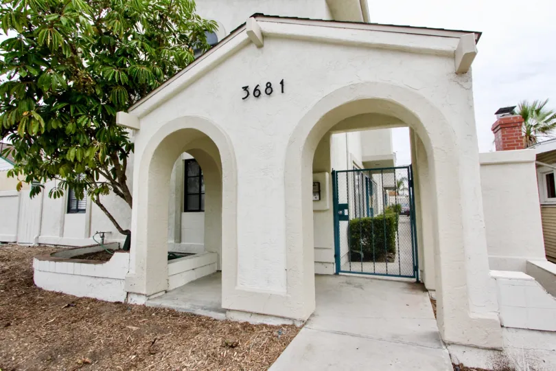 The villa in the Caso Diego II has mark with 3681 number