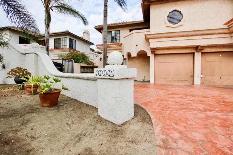 The community of Casa Frontera II in North Park California has beautiful tiled driveways and spacious garages.