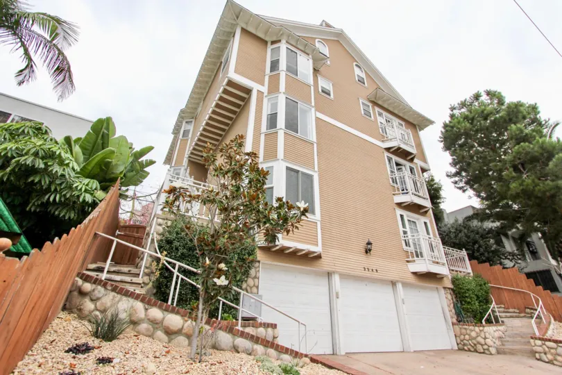 The Florida Canyon Villas in North Park, California have residences on 3 different levels in each building.