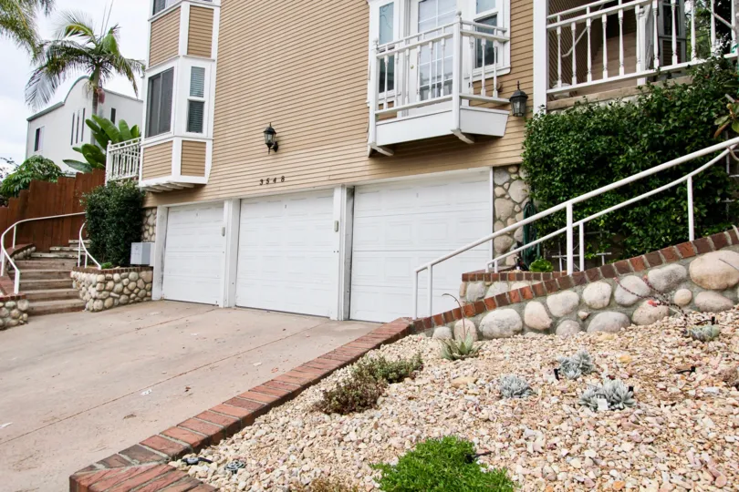 A pebbled garden in the Florida Canyon Villas reminds me off the Bondi Beach.