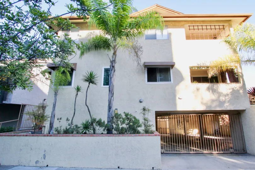 A sunny day in the area of Florida Villas, door, entrance, window, air conditioner