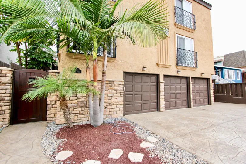 Florida Terrace, North Park, California,beige building,garage
