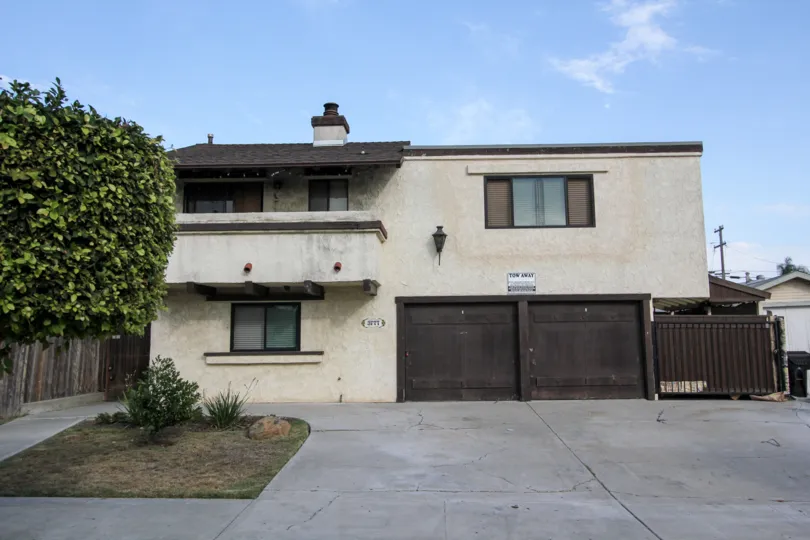 Golden Terrace , North Park  , California,off white  building,brown door