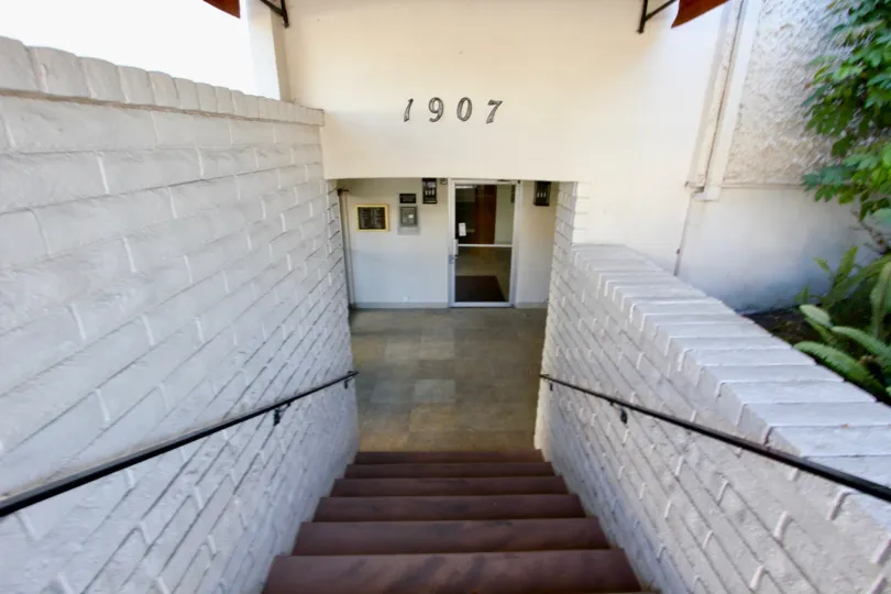 Horizon House ,North Park ,California,white building,steps