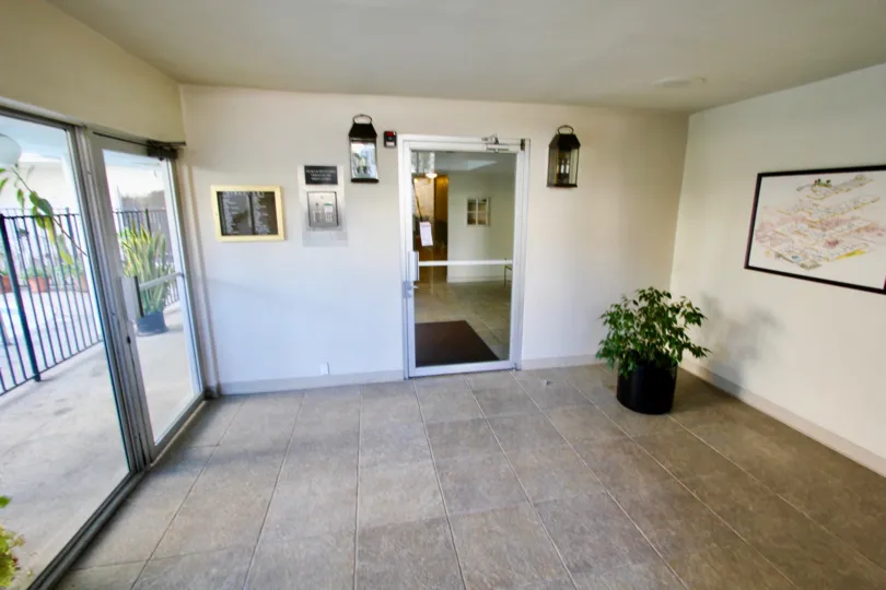 Horizon House,North Park  ,California, tiled floor, transparent door