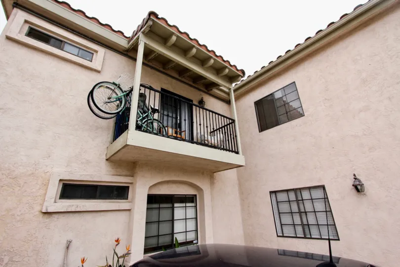 Two Cycles are in the balcony of the villa in Idaho at the Park