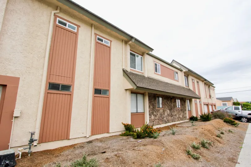 An exterior of the stucco and wood siding Idaho Villas two story apartment homes