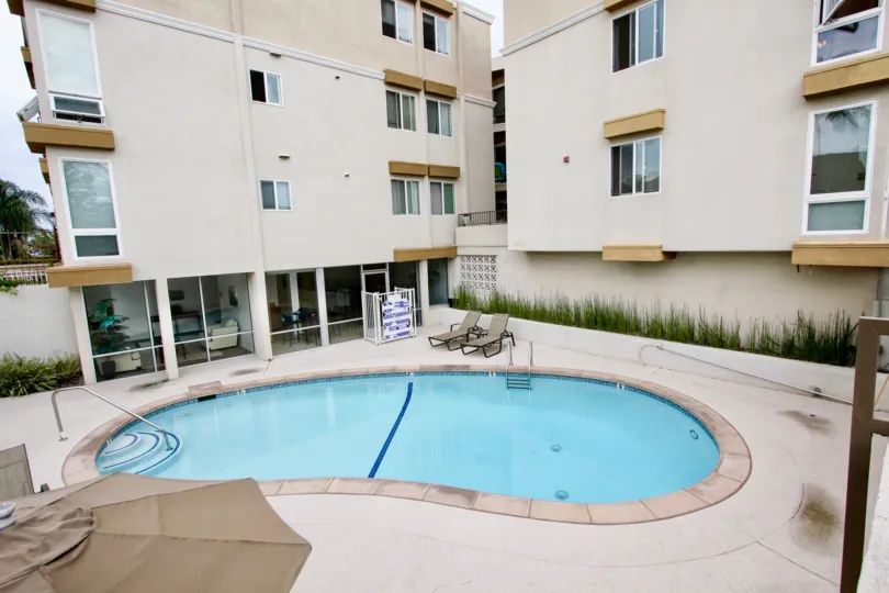 alm trees swaying in the breeze, waves crashing on shore, and a boardwalk that provides scenic views of the coastal landscape define Pacific Beach. If you're looking for that laid-back, Southern California lifestyle, rent an apartment in Pacific Beach, st