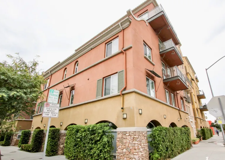 A College in the La Boheme reminds me off the central university.