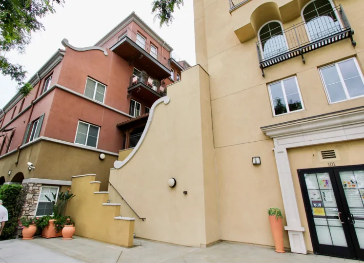 The measure of La Boheme North Park is 817 sq. ft. upscale, bright, airy, vaulted ceiling loft unit with high-end flooring and appliances. Hot Tub, Gymnasium, Steam Room, Parking. Location can't be beat
