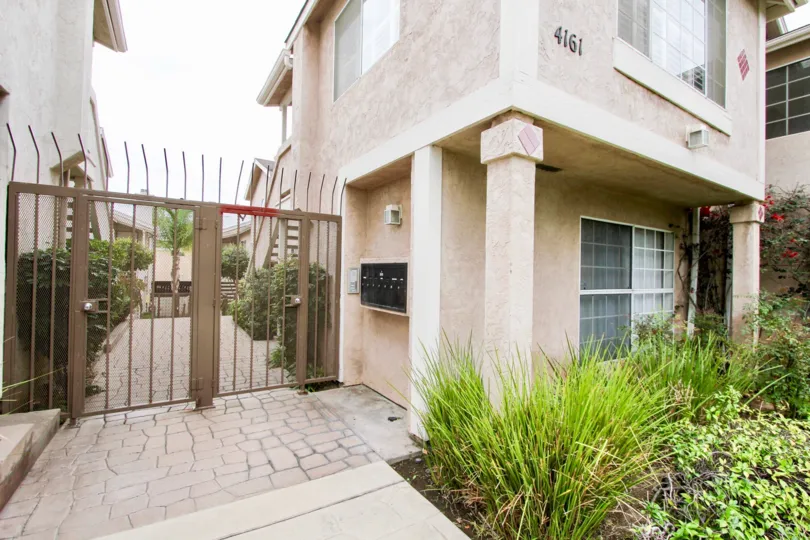 Mardi Gras Villas nice house and attractive color in this house and very clear parking with nice garden