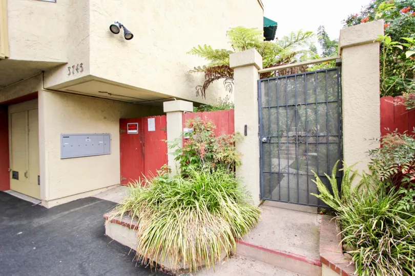North Park River Oaks most attractive nice garden and nice color in this bungalow