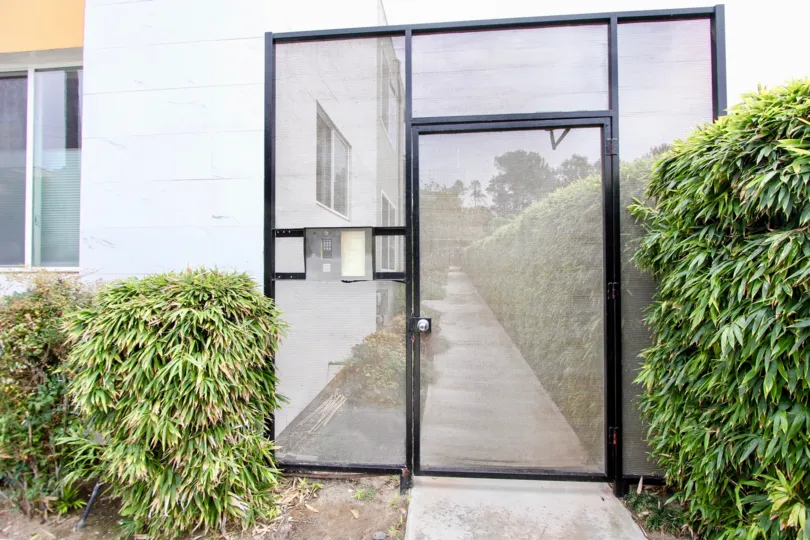 On Florida  , North Park ,: California,black border,shrubs,transparent door