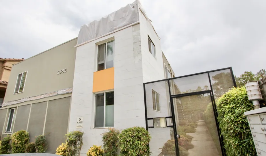 n Florida , North Park , California,white building, grey building