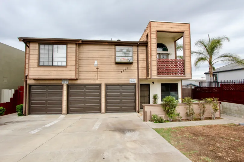 2-storey bungalow with 3-door garage in Oregon Court, North Park, California