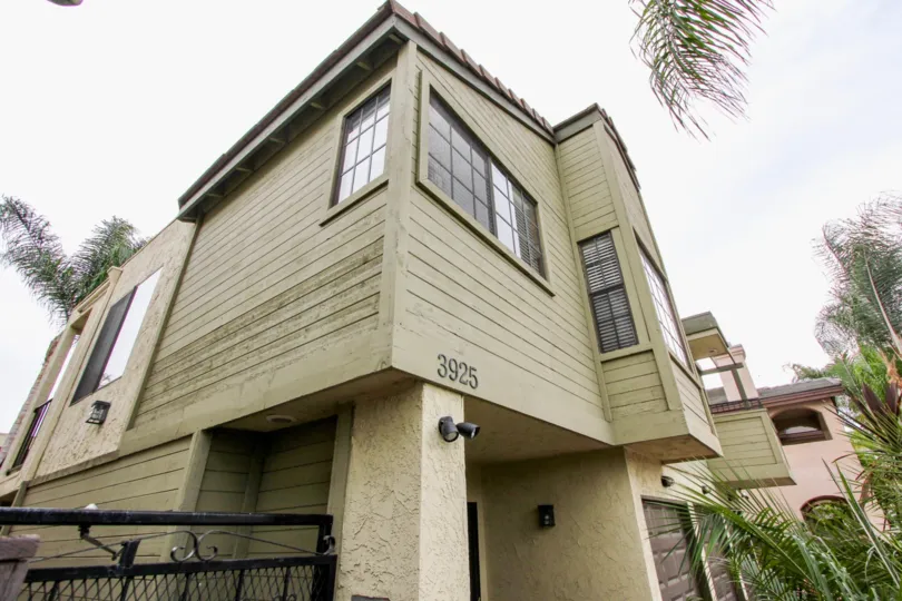 Oregon Street , North Park ,California, cream colour building. number