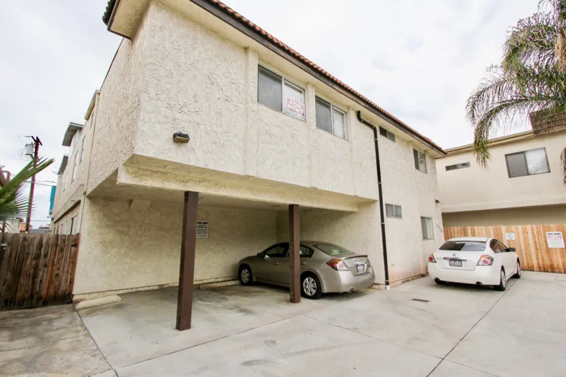 Parkway  , North Park  ,California, off white building,white  car