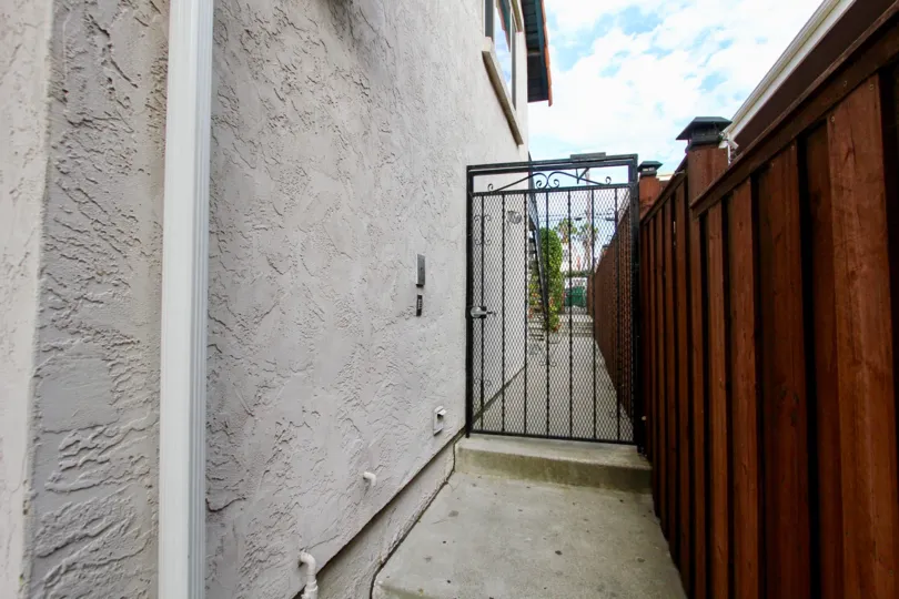 wift Homes  ,: North Park , California, rough wall. white pole