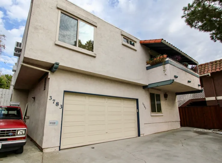 Front a house with balcony with flowers and roof in the Swift Homes