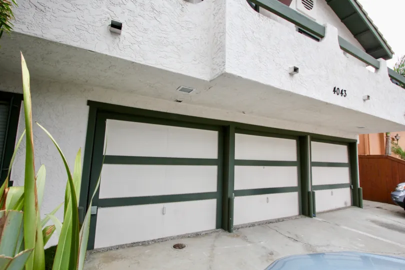 Utah Heights ,North Park  ,: California,off white building,plants