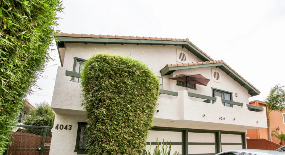 Utah Heights , North Park  , California, white sky,trimmed bushes