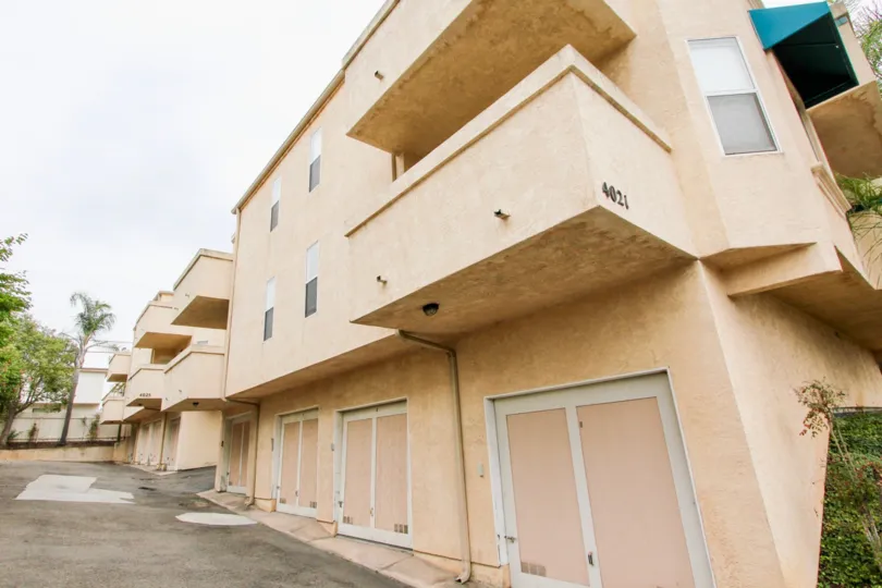 A sunny day in the area of Villa Del Rio, garage, condo, parking lot