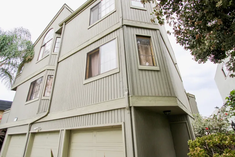 Fabulous view with trees and ample of parking space of a villa in Villa Terrace of North Park