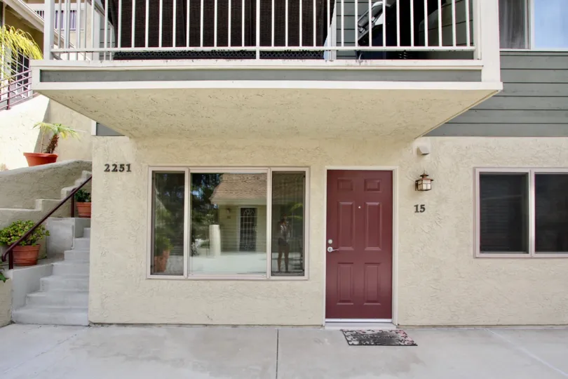 Bay Pointe Apartment is centrally located between Crown Pointe and Pacific Beach. Our great location puts you just minutes away from Mission Beach, Sea World & La Jolla. We are close to the freeway which gives you direct access to the Mission Valley and F