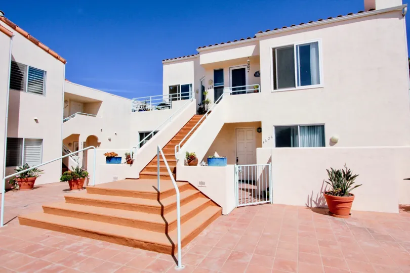 Ground home having separate entrance then that of first floor in Bermuda 12.