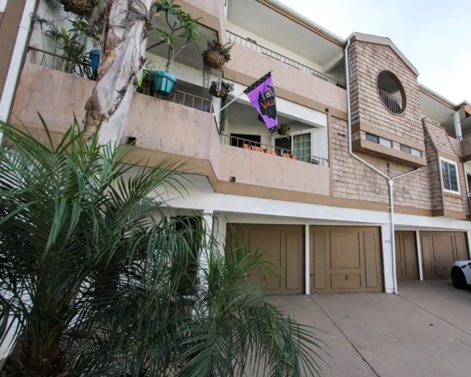 Chatsworth Manor in Ocean Beach, California, Colorful Patios with Foliage