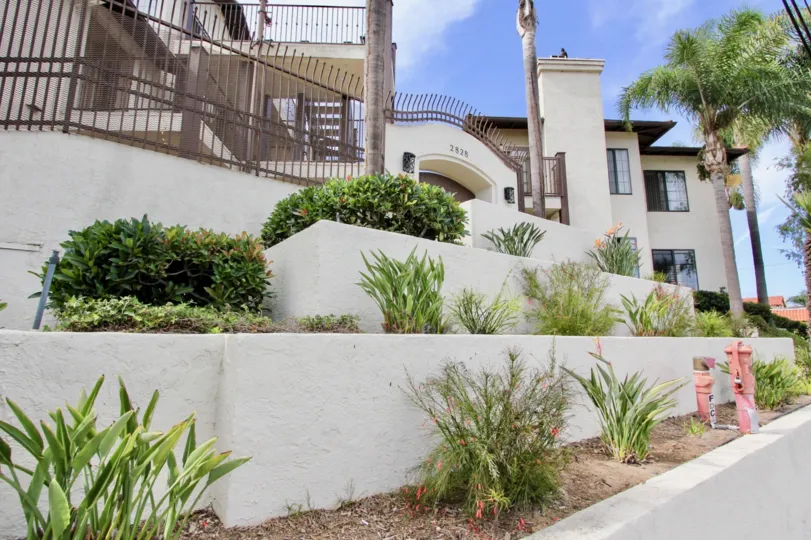 Famosa Terrace in Ocean Beach, California: Street, Balconies and Foliage