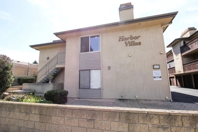 Back side view of the building have letters Harbor Villas
