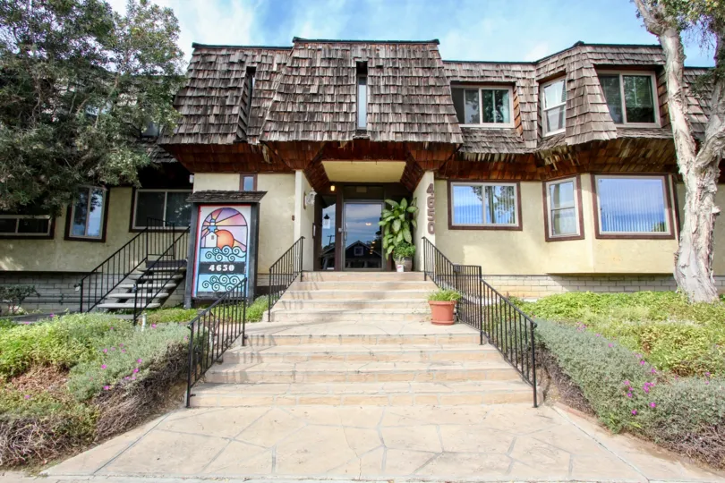 A view of a house with an interesting roof design in Loma Pacific