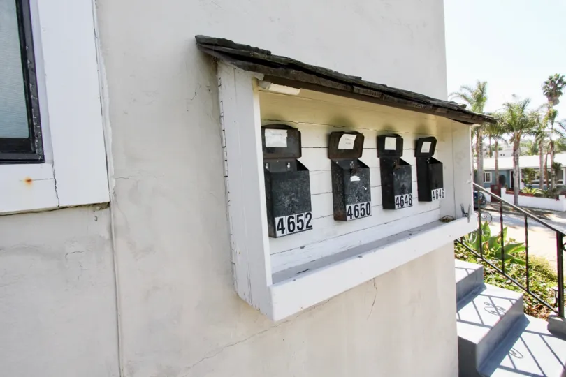Mailbox and key view of narragansett villas in ocean beach california