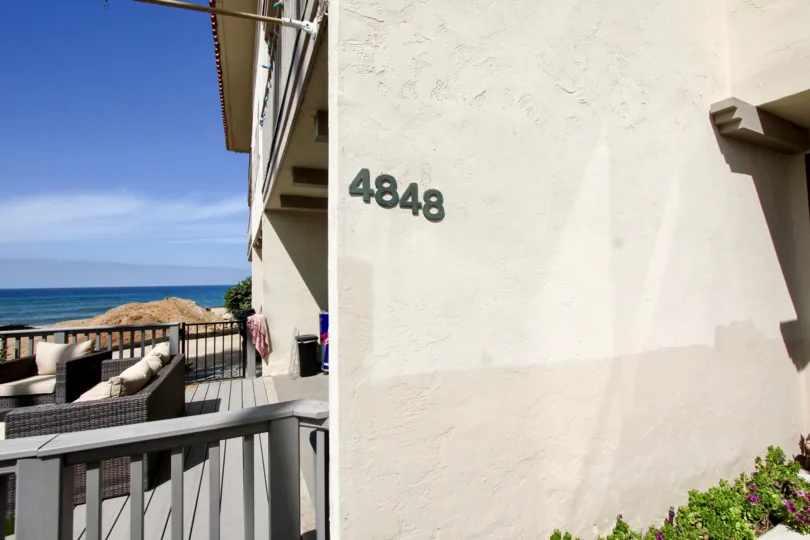 The pair built the Cliff House, a resort hotel, and subdivided the area into lots. To promote their subdivision, Carlson and Higgins organized various activities, including mussel roasts and concerts. Despite their efforts, the development did not do well