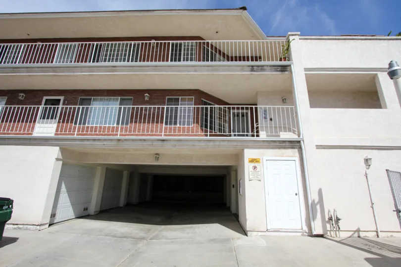 THE HOUSE IN THE POINSETTIA VILLAS WITH THE CAR PARKING, DUSTBIN
