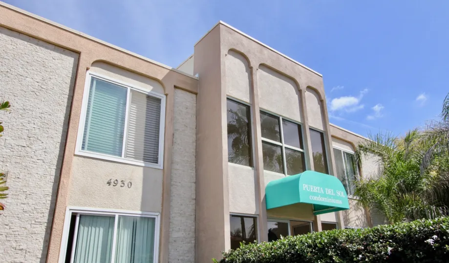 Puerta Del Sol Condos have the numbers 4930 on the left in Ocean Beach, CA.