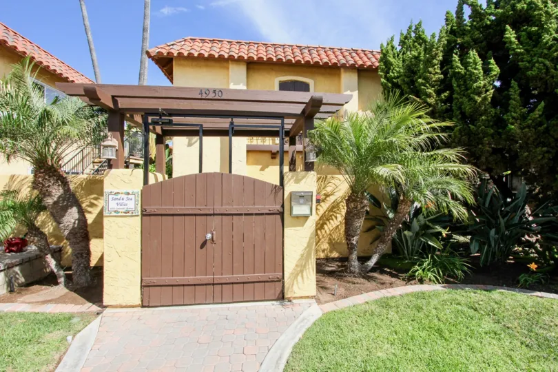 Sand & Sea Villasmost attractive and nice color in this house and nice garden and clear area with tree
