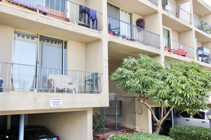 The Apartment in Sans Socui, Chairs is present in all balconies