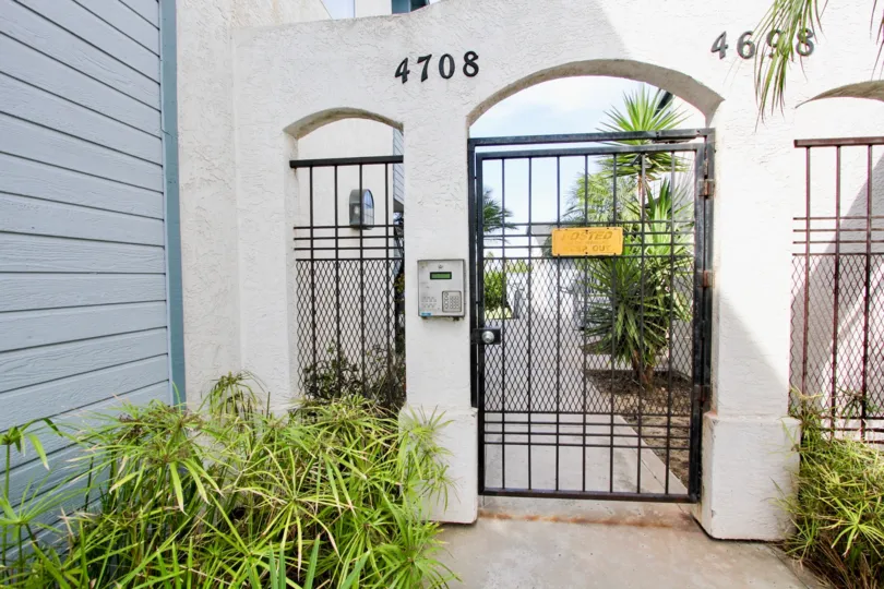 THE HOUSE IN THE SPINNAKER WITH THE LOCKED STEEL DOOR, PLANTS